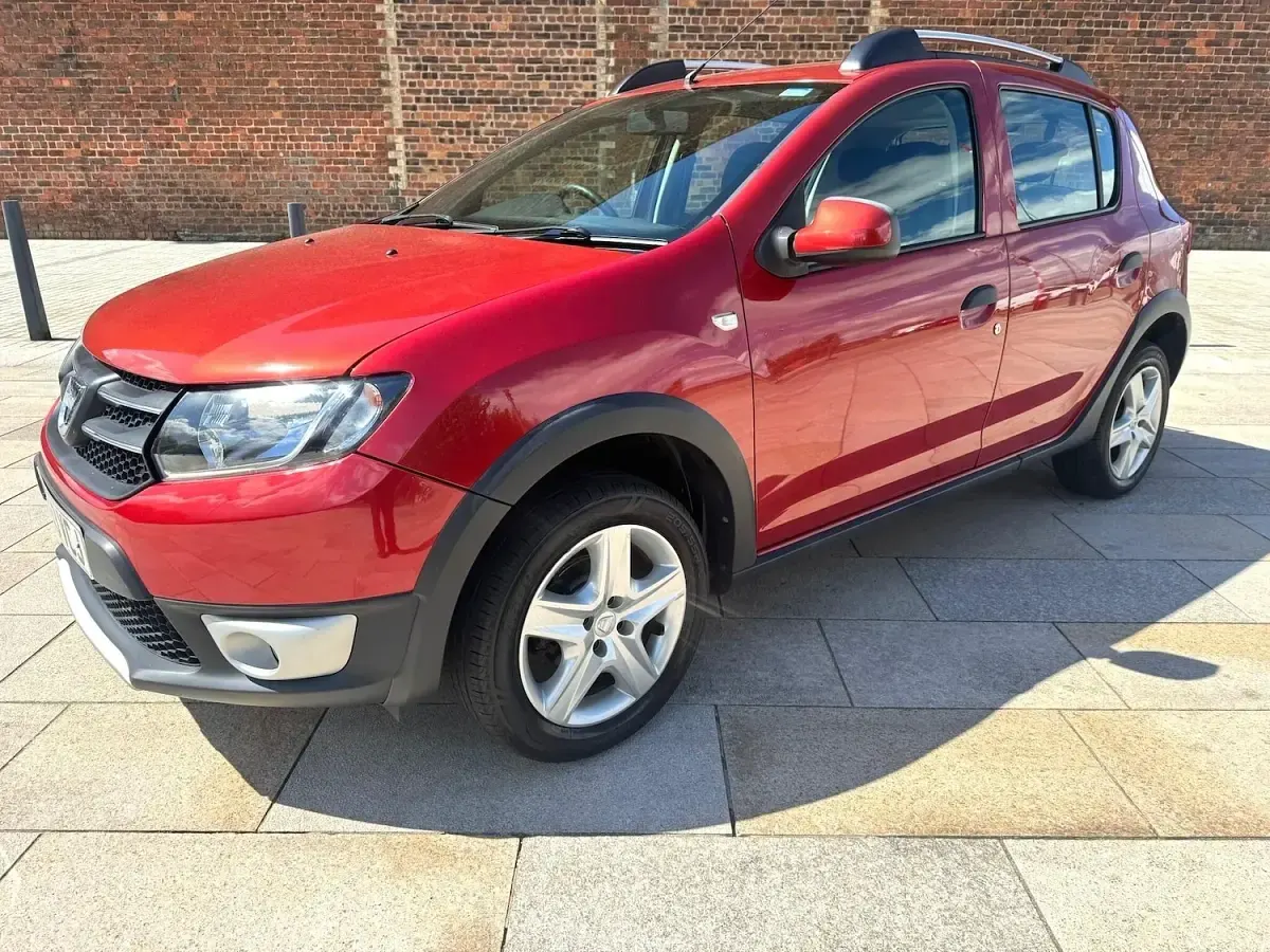 Used Dacia Sandero Lauréate 90 HP (66 kW) 2013 Red Hatchback