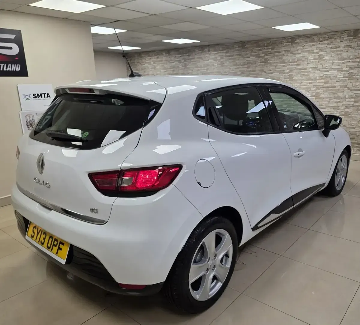 Used Renault Clio Dynamique 90 HP (66 kW) 2013 Multicolour Hatchback
