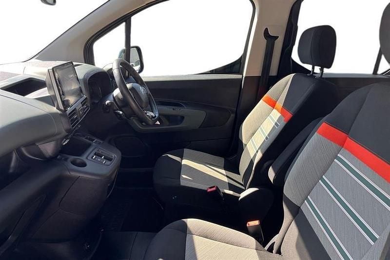 Usado Citroën e-Berlingo XTR 100 kW (136 HP) 2023 Cinzento Monovolume