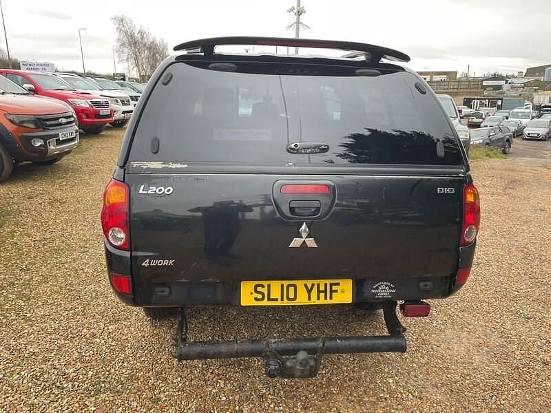 Usado Mitsubishi L200 134 HP (98 kW) 2010 Preto Pickup