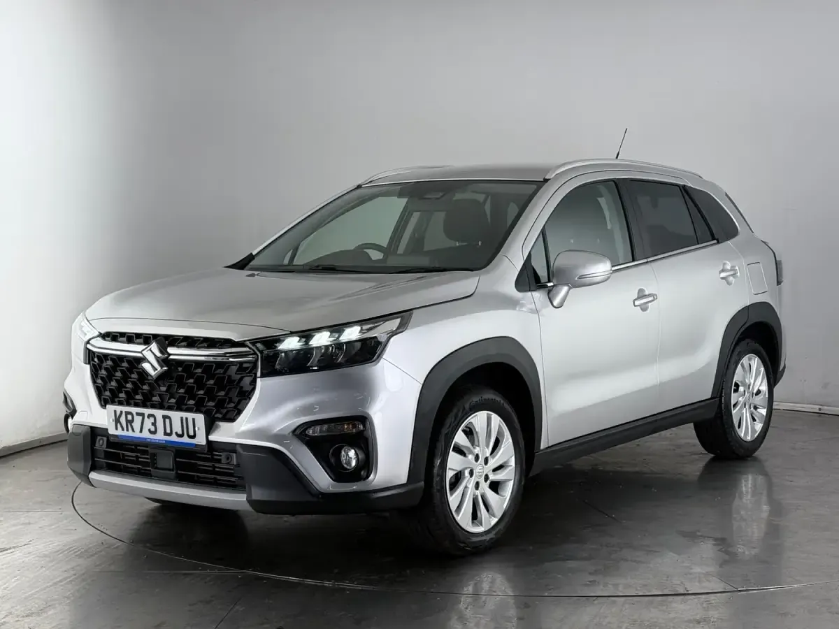 Usado Suzuki SX4 S-Cross 2023 Plateado SUV