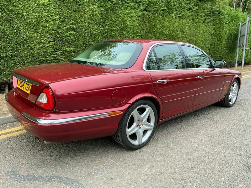 Used Jaguar XJ8 in UK for sale (98) AutoUncle