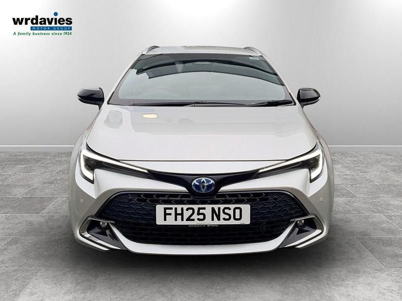 Begagnad Toyota Corolla Design 2025 Silver Kombi
