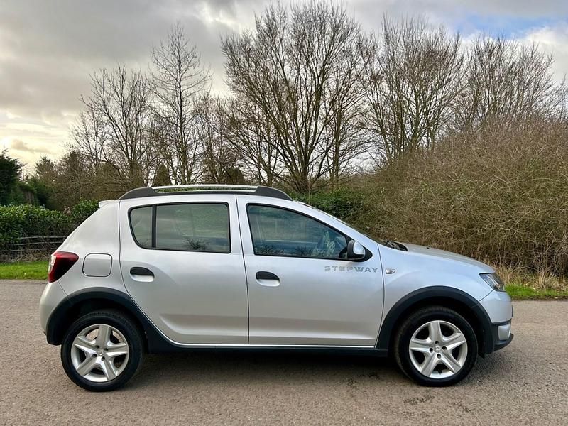 Used Dacia Sandero Lauréate 2014 Silver Hatchback