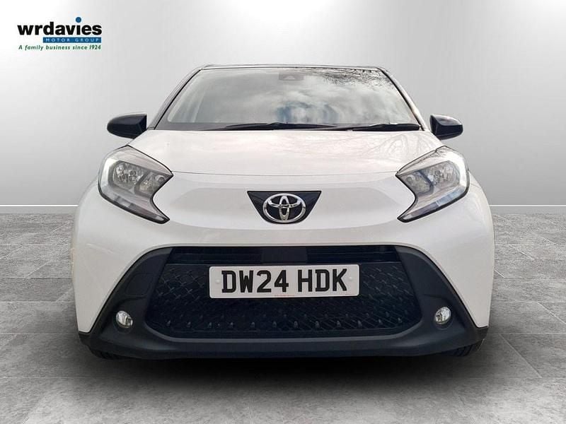 Used Toyota Aygo X 72 HP (52 kW) 2024 White SUV