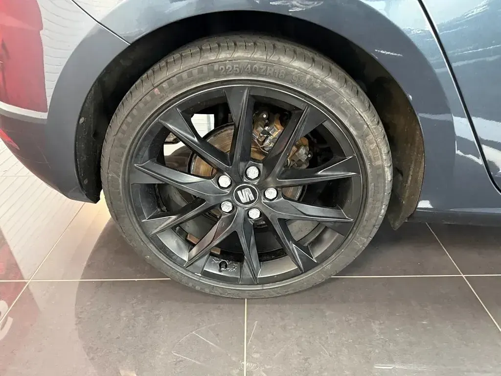 Used Seat Leon Black Edition 2019 Grey Hatchback