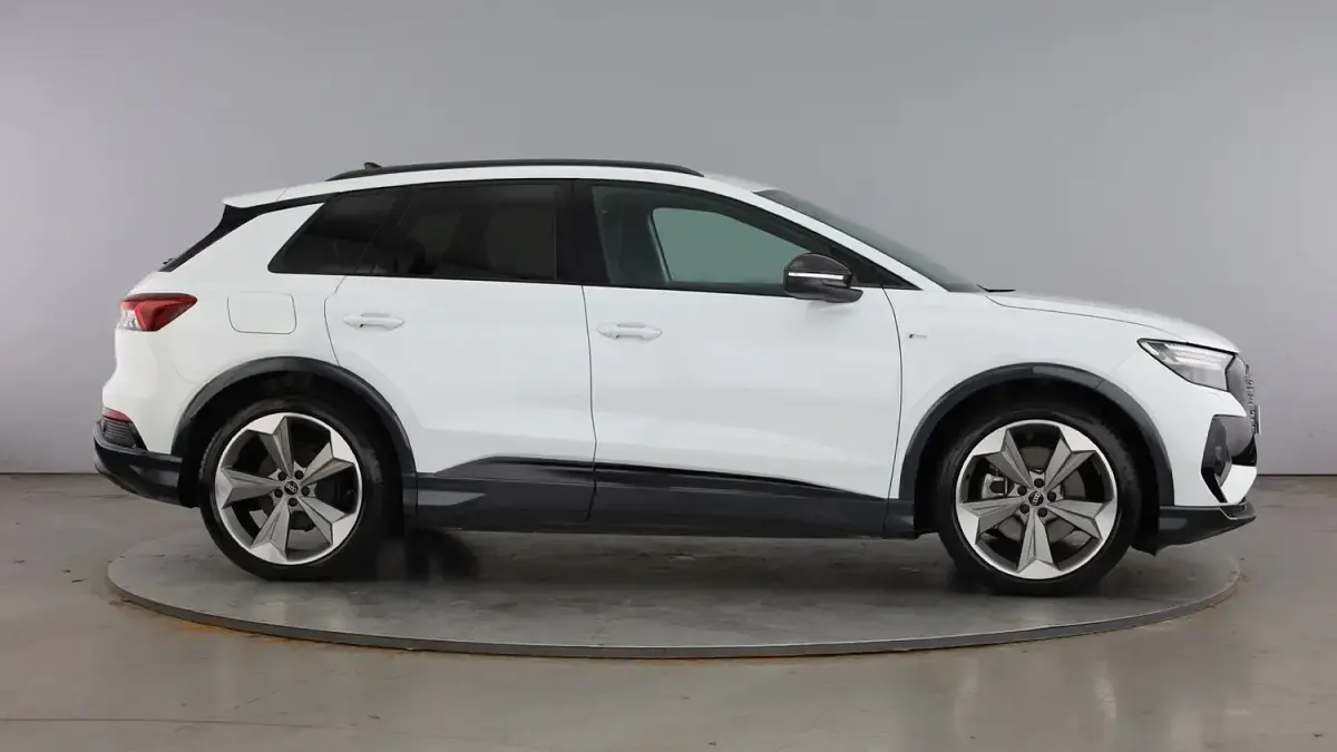 Used Audi Q4 e-tron Black Edition 210 kW (286 HP) 2025 White SUV