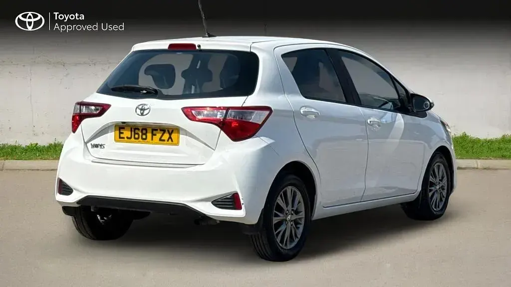 Used Toyota Yaris 2018 White Hatchback
