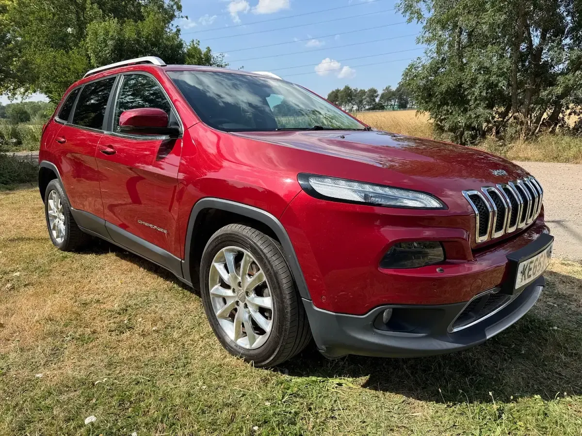 Used Jeep Cherokee Limited 140 HP (102 kW) 2015 Red SUV