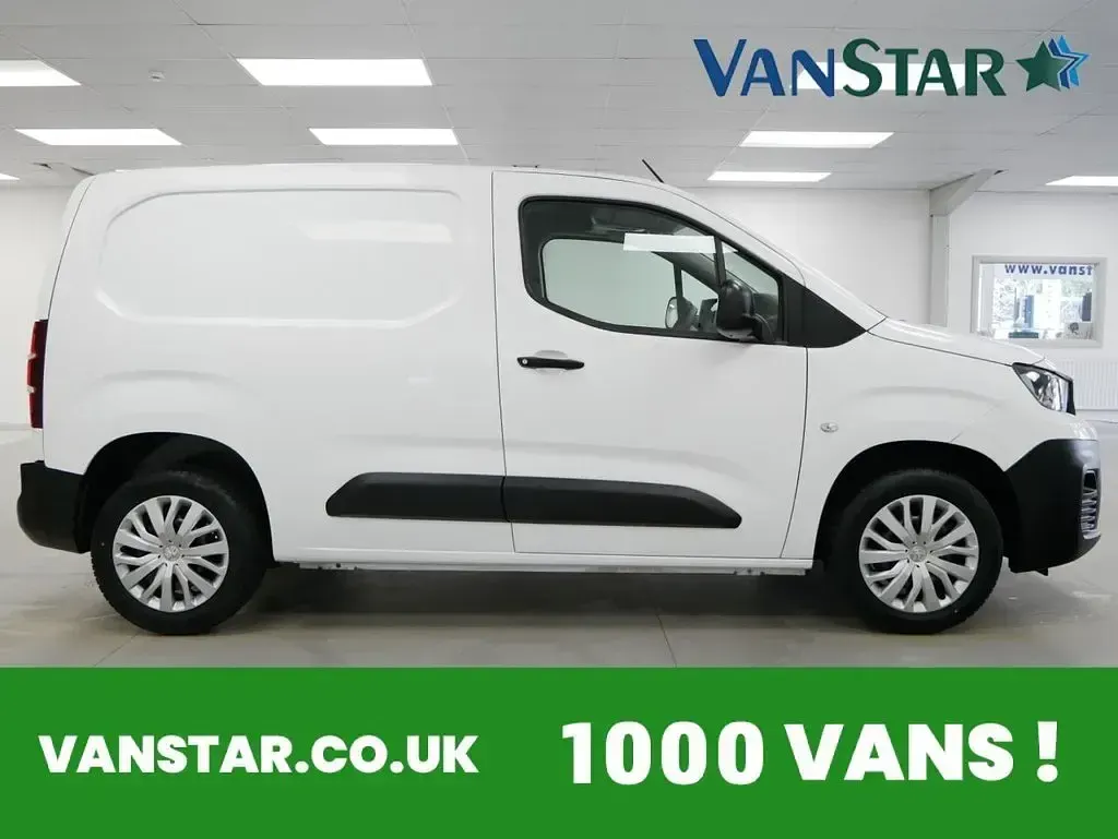 Used Peugeot Partner Premium 100 HP (73 kW) 2021 White MPV