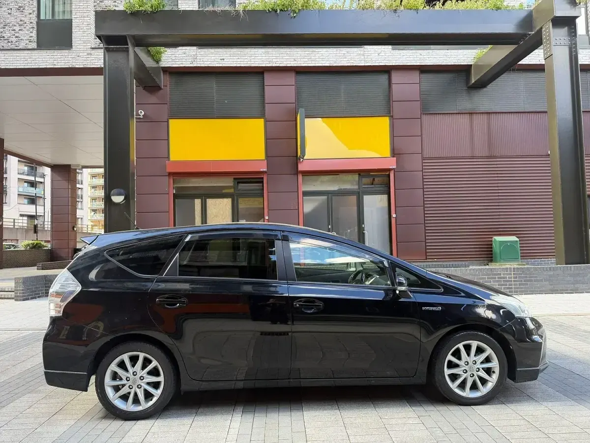 Used Toyota Prius Plus 140 HP (102 kW) 2024 Black Hatchback