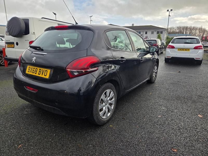 Used Peugeot 208 Access 100 HP (73 kW) 2018 Black Hatchback