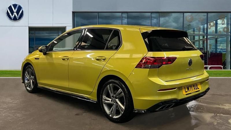 Used VW Golf VIII R-line 150 HP (110 kW) 2022 Lime yellow metallic Hatchback