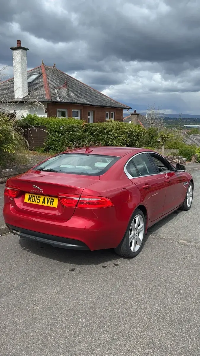 Usado Jaguar XE Portfolio 180 HP (132 kW) 2015 Vermelho Sedan
