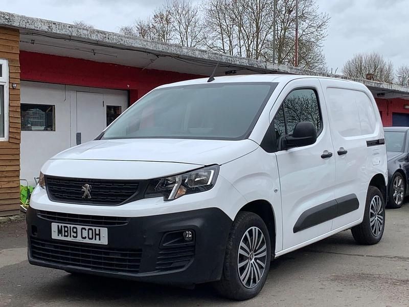 Used Peugeot Partner 2019 White MPV