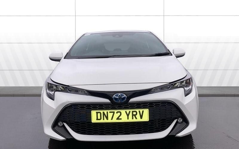 Used Toyota Corolla 122 HP (89 kW) 2022 White Hatchback