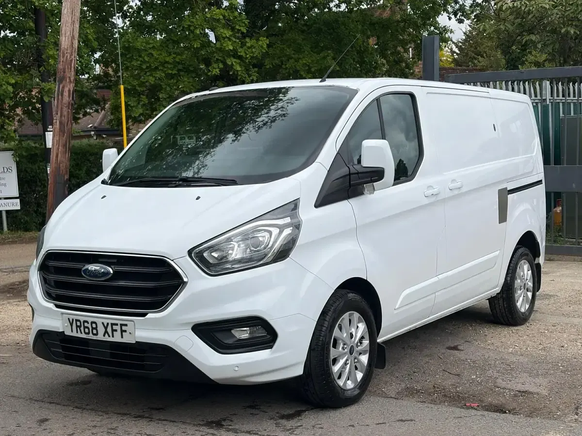 Used Ford Transit Custom Limited 130 HP (95 kW) 2018 White Van