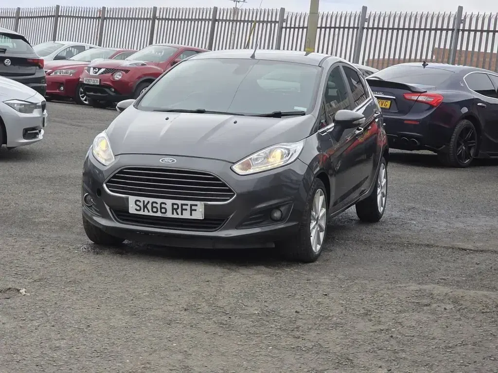 Used Ford Fiesta Titanium 95 HP (69 kW) 2016 Grey Hatchback