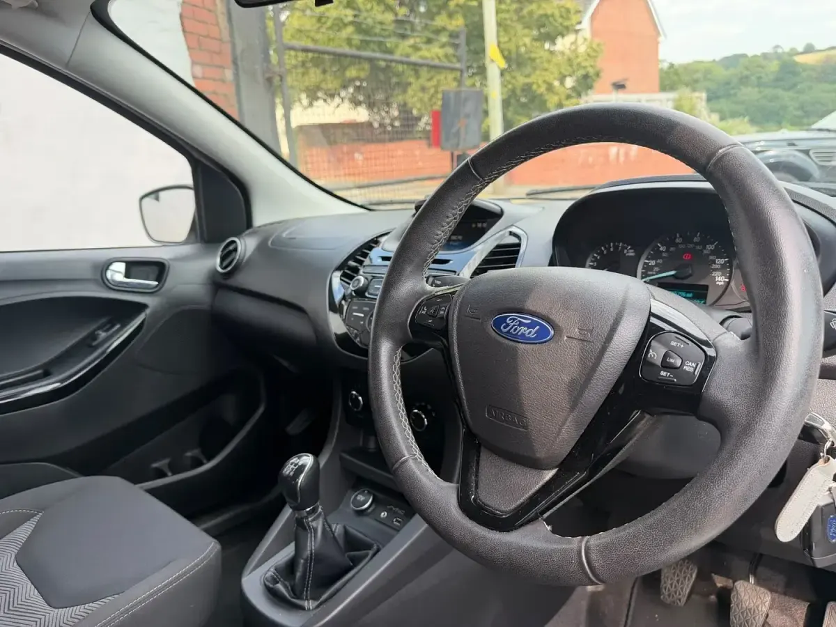 Used Ford Ka Plus Zetec 85 HP (62 kW) 2018 White Hatchback