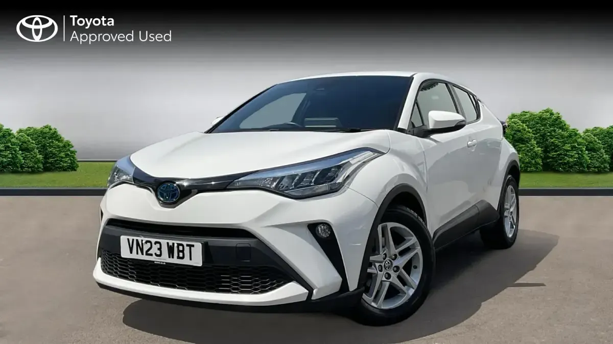 Used Toyota C-HR 122 HP (89 kW) 2023 White SUV
