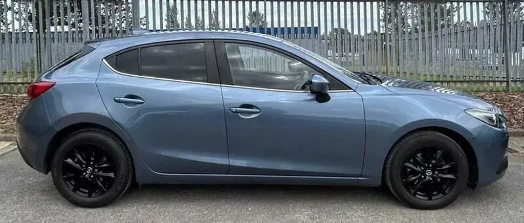 Used Mazda 3 121 HP (88 kW) 2016 Blue Hatchback