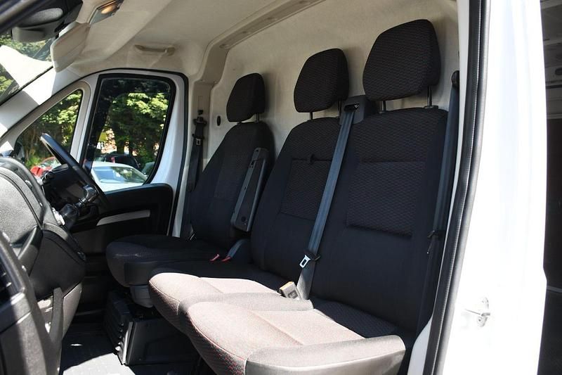 Second-hand Peugeot Boxer S 138 CP (101 kW) 2022 Alb Van