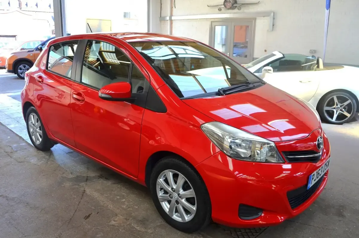 Used Toyota Yaris 2013 Red Hatchback