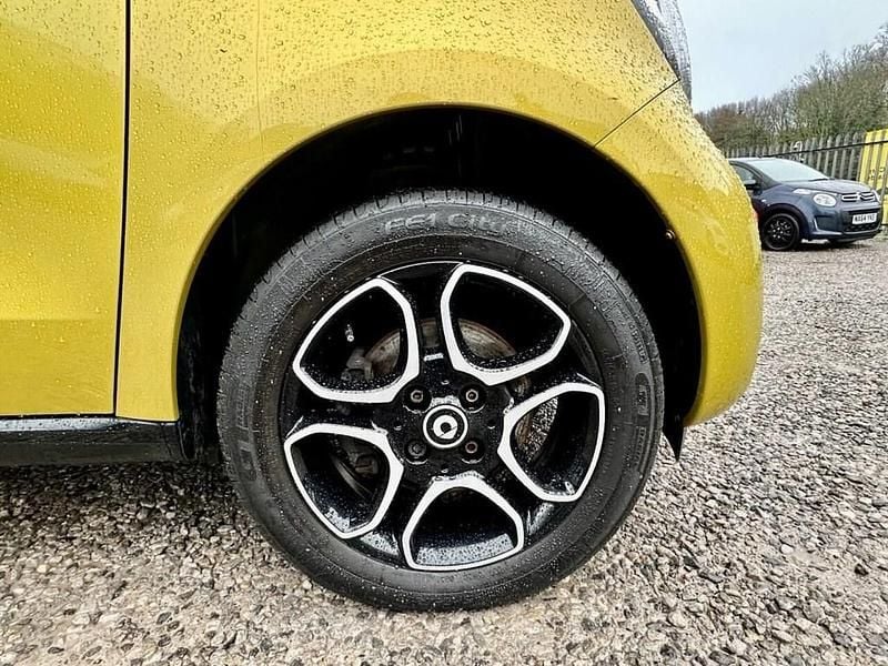 Used Smart ForFour Premium 90 HP (66 kW) 2015 Yellow Hatchback