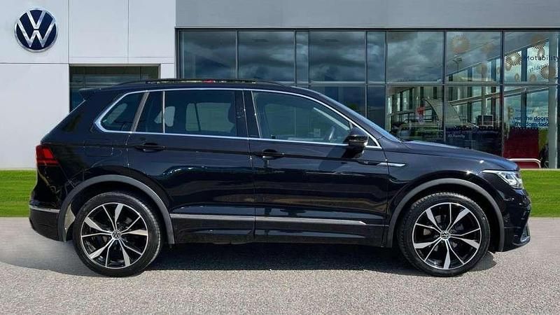 Used VW Tiguan R-line 150 HP (110 kW) 2023 Deep black pearl  SUV