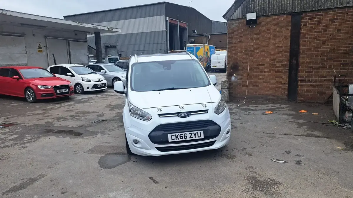 Used Ford Tourneo Connect Titanium 120 HP (88 kW) 2016 White MPV