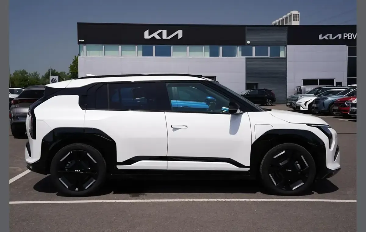 Used Kia EV3 GT-Line 150 kW (204 HP) 2025 White SUV