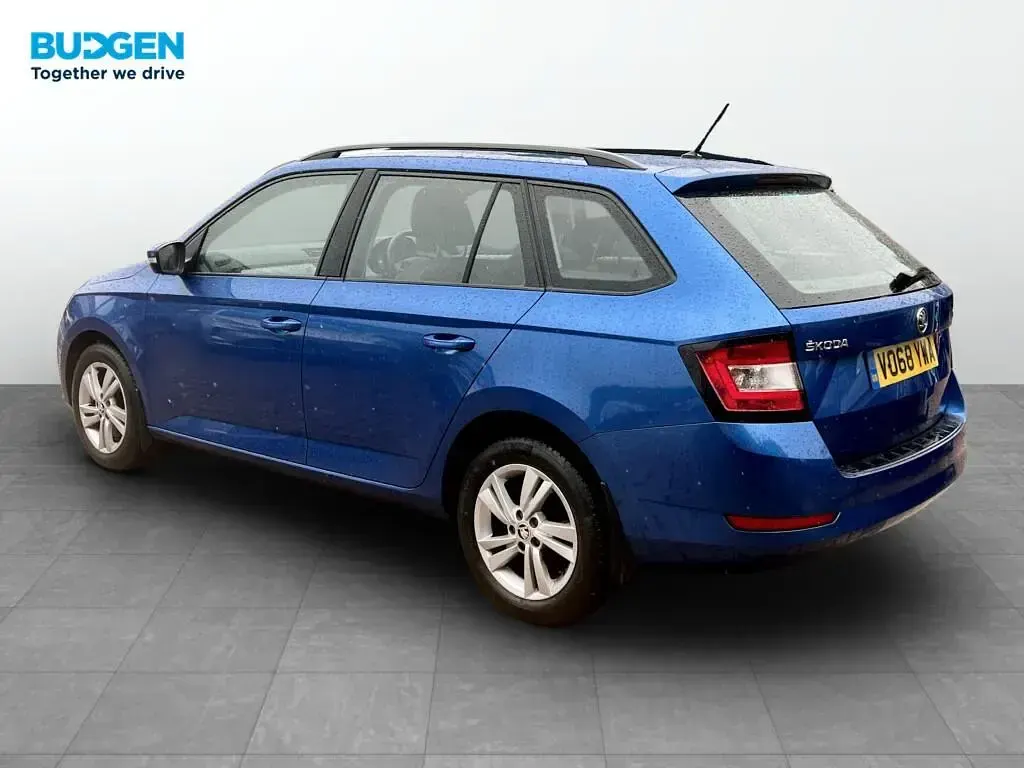 Used Skoda Fabia SE 110 HP (80 kW) 2018 Blue Estate
