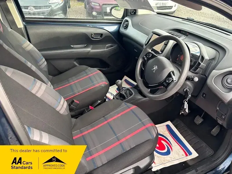 Used Peugeot 108 Active+ 68 HP (50 kW) 2015 Blue Hatchback