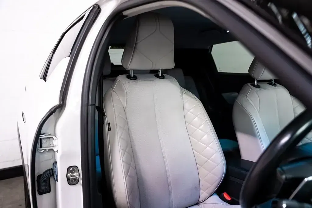 Used DS Automobiles DS3 Ultra Prestige 155 HP (114 kW) 2019 White MPV