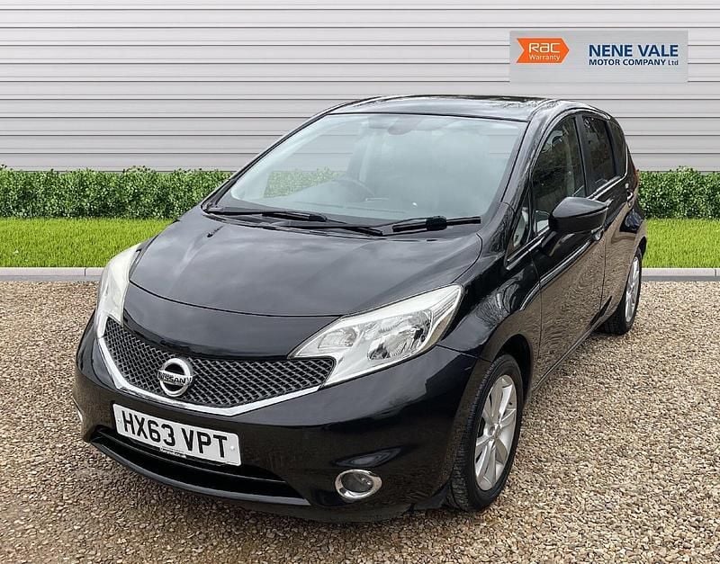 Used Nissan Note Tekna 90 HP (66 kW) 2013 Black Hatchback