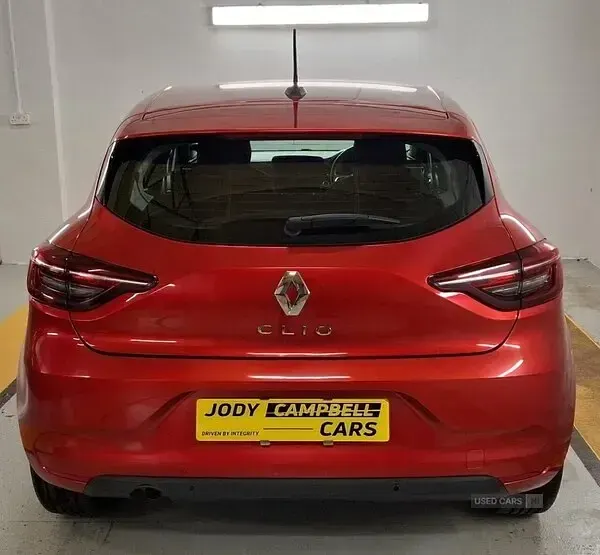 Used Renault Clio Evolution 90 HP (66 kW) 2022 Red Hatchback