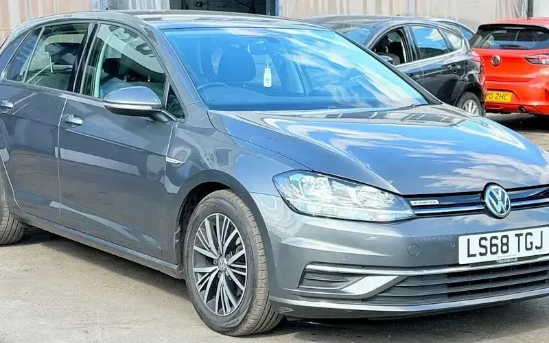 Used VW Golf VII SE 131 HP (96 kW) 2018 Hatchback
