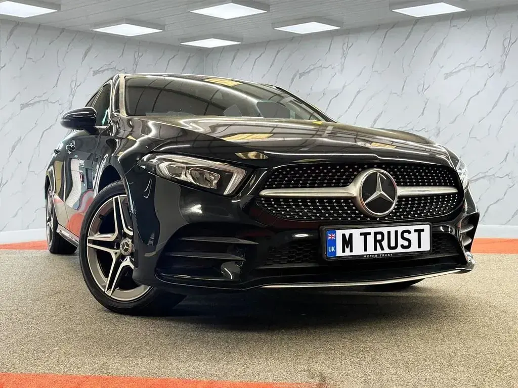 Begagnad Mercedes A250 AMG line 2020 Svart Sedan