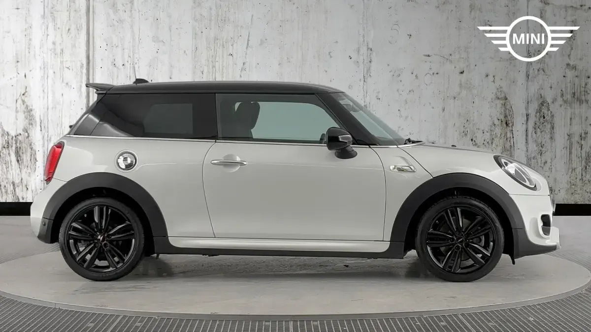 Usado Mini Cooper S Hatch 189 HP (139 kW) 2018 Prateado Citadino