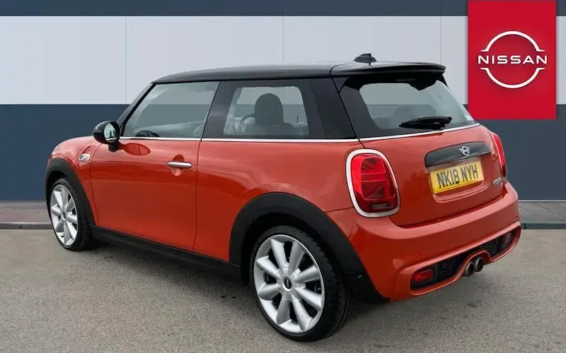 Używany Mini Cooper S Hatch 192 KM (141 kW) 2018 Pomarańczowy Hatchback