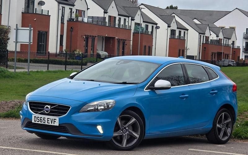 Used Volvo V40 R-Design 122 HP (89 kW) 2019 Hatchback