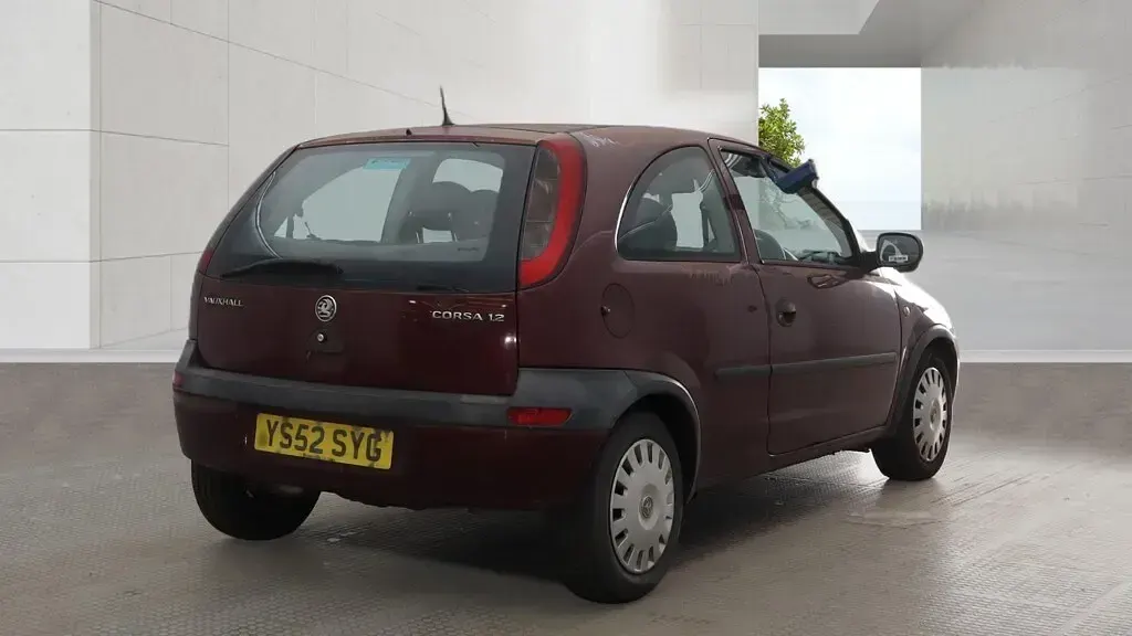 Usado Vauxhall Corsa Club 75 HP (55 kW) 2002 Vermelho Citadino