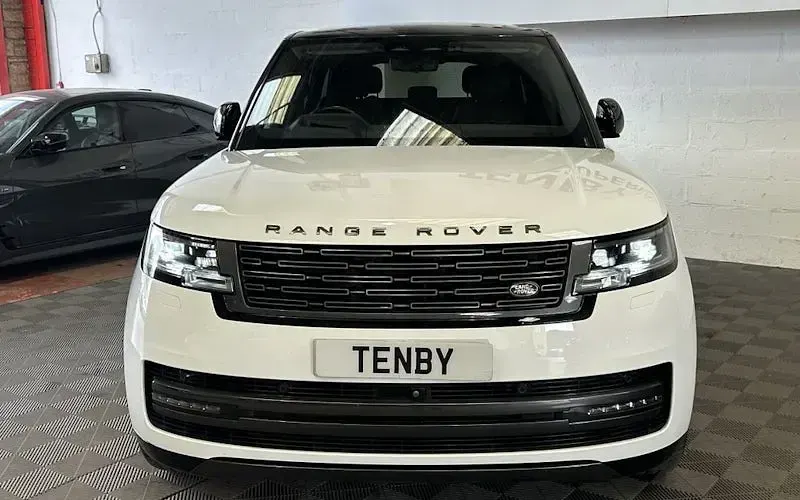 Used Land Rover Range Rover HSE 441 HP (324 kW) 2023 White SUV