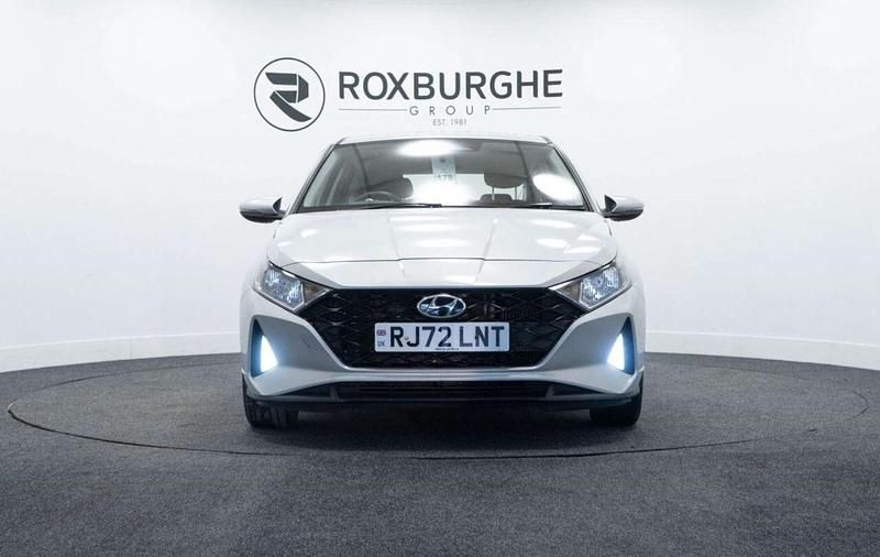 Used Hyundai i20 SE 100 HP (73 kW) 2022 Silver Hatchback
