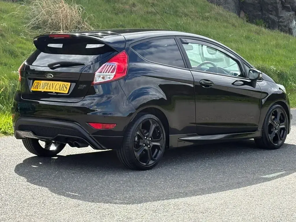 Used Ford Fiesta ST 182 HP (133 kW) 2016 Black Hatchback