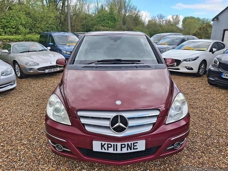 Used Mercedes B200 SE 2011 Red MPV
