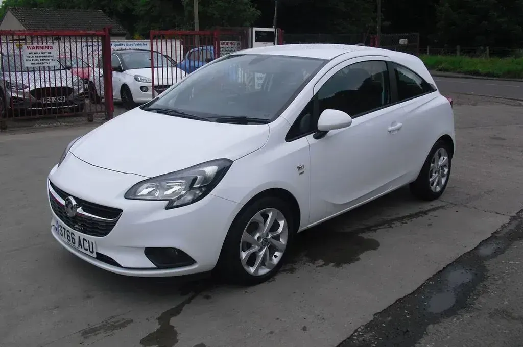 Used Vauxhall Corsa 75 HP (55 kW) 2016 White Hatchback