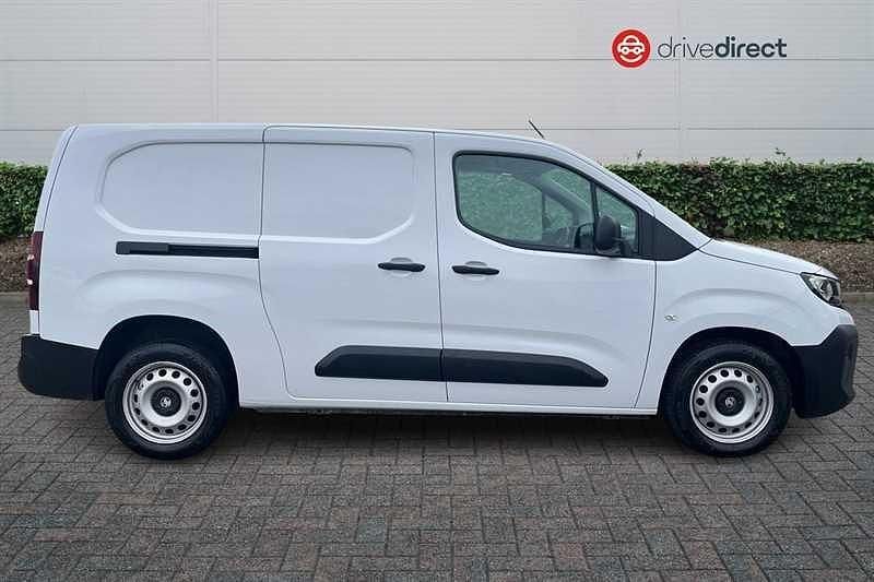 Used Vauxhall Combo S 100 HP (73 kW) 2024 White MPV