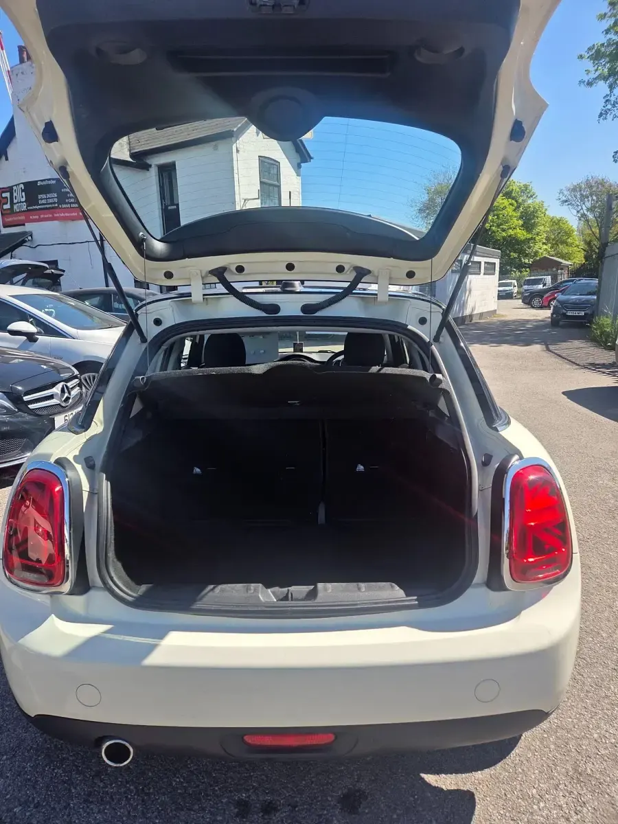 Usado Mini Cooper Classic 2019 Blanco Utilitario