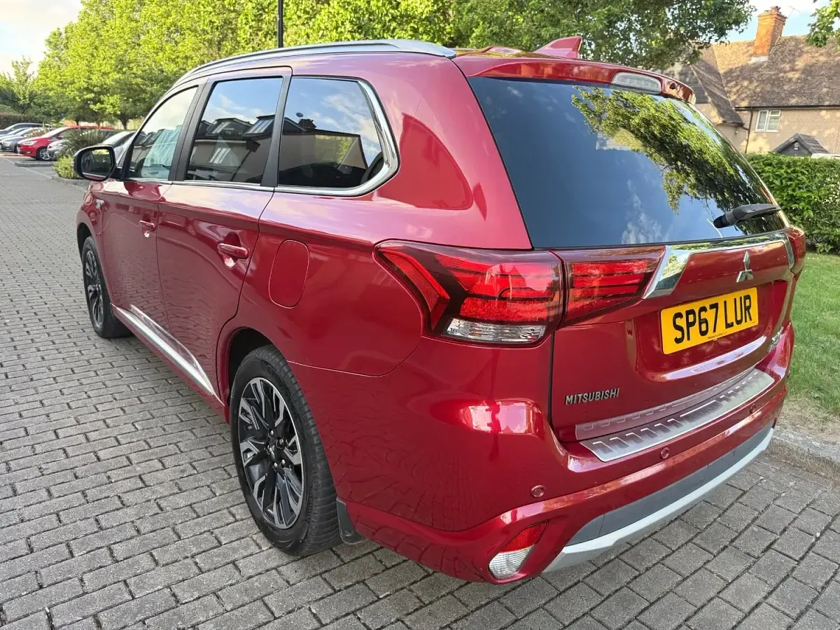 Used Mitsubishi Outlander P-HEV 2017 Red Estate